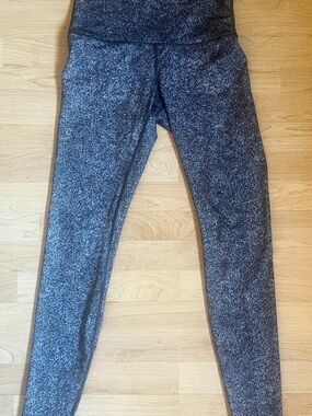 lululemon • wunder under full-on luxtreme • speckle blue + white leggings
